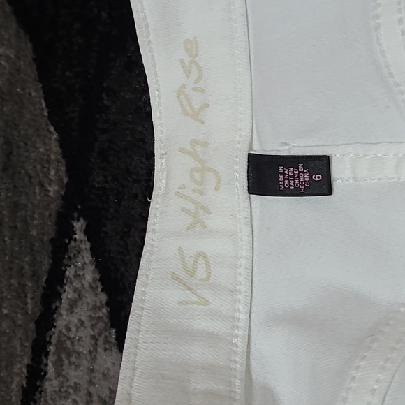 VINTAGE VICTORIA SECRET DISTRESSED RAW-EDGE HIGH-WAISTED WHITE DENIM JEAN SHORTS - Picture 6 of 13